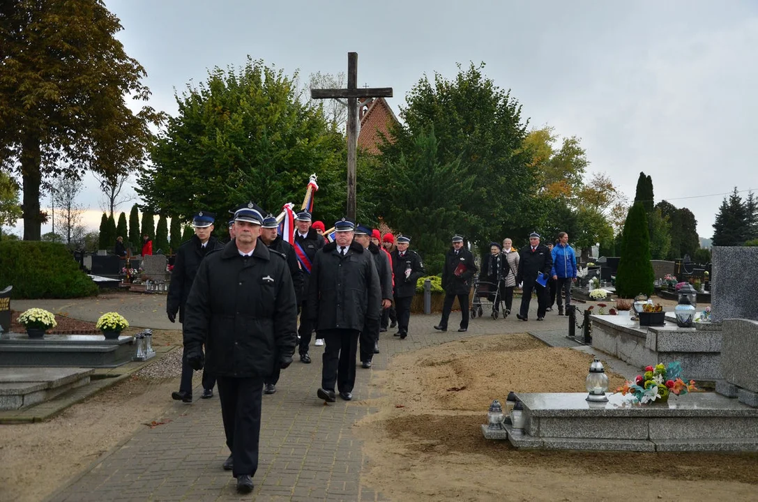 Borek Wlkp. Uroczystość uhonorowania miejsca wiecznego spoczynku Złotym Znakiem Związku OSP RP