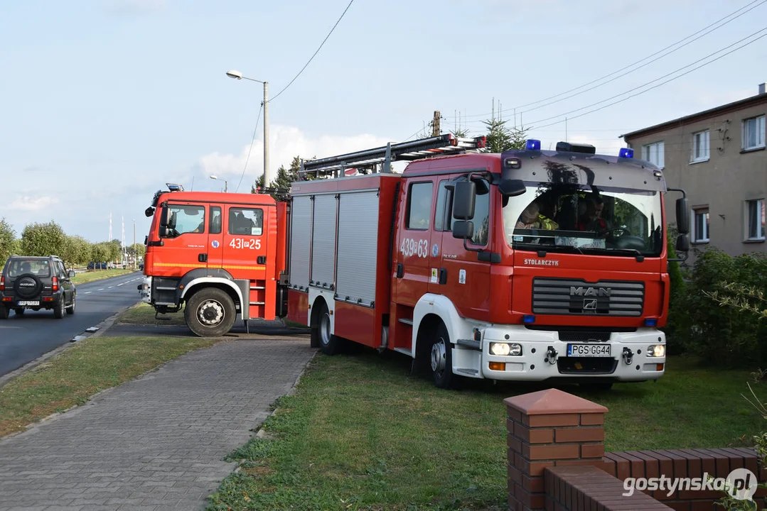 Pożar w budynku wielorodzinnym w Poniecu