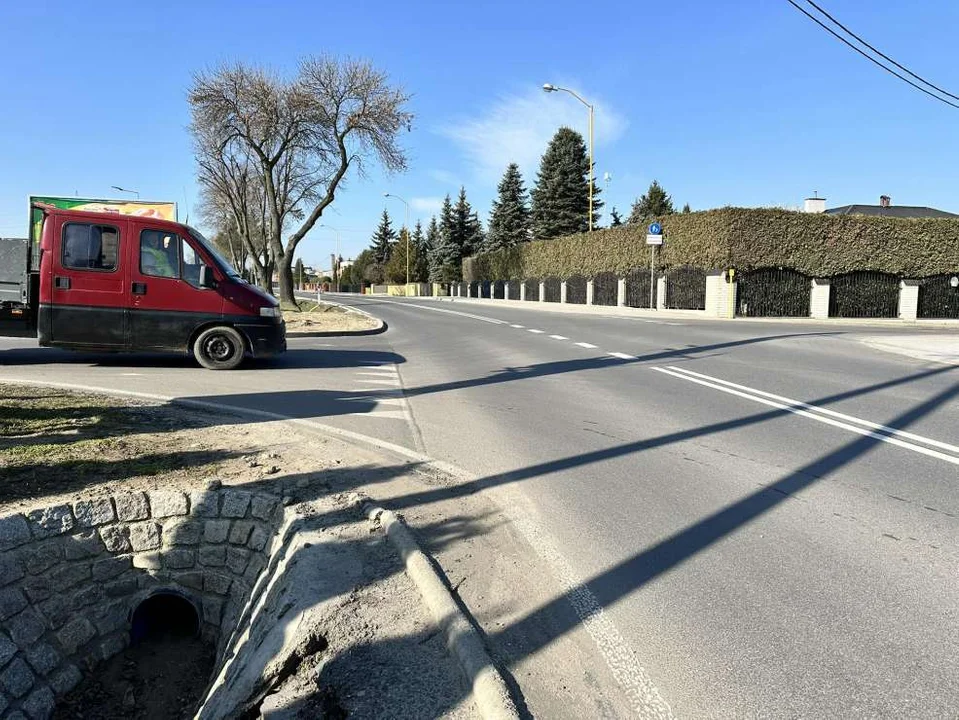 Brak przejścia dla pieszych w okolicy marketu Dino przy ul. św. Ducha w Jarocinie