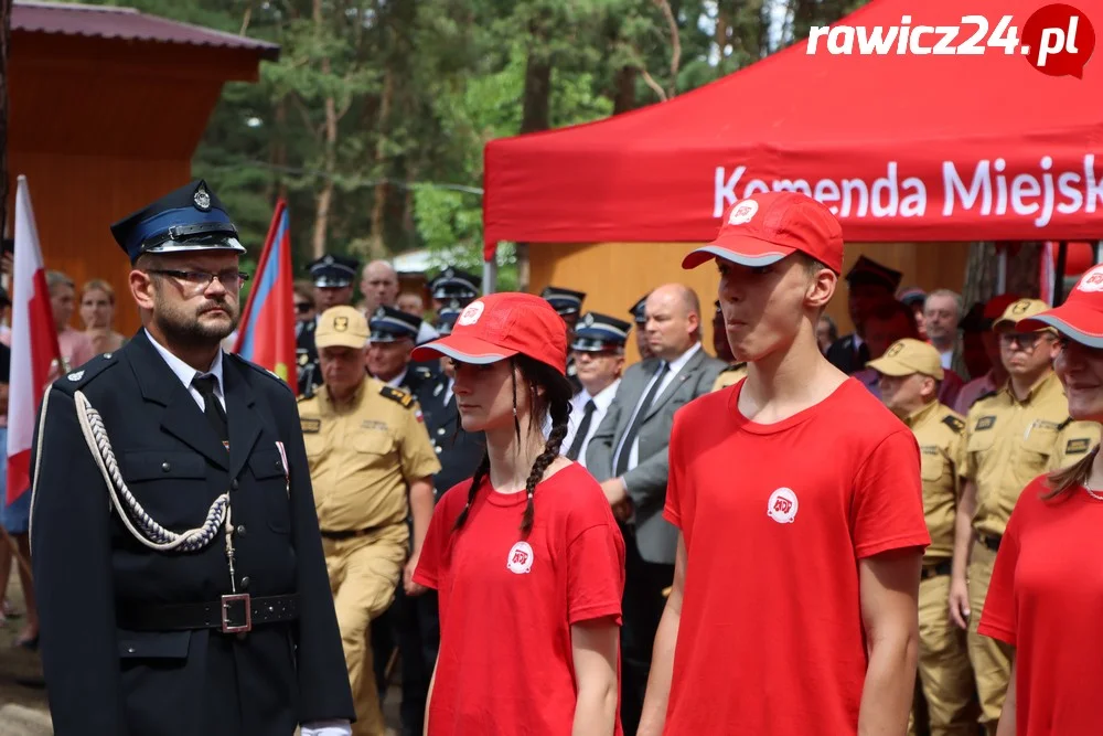 Ślubowanie i pasowanie na strażaka - członka MDP w Brennie (powiat leszczyński)