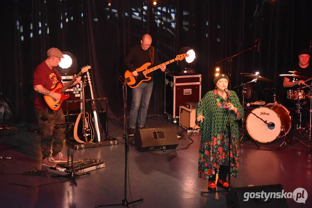 Gostyń. Koncert Grażyny Łobaszewskiej na scenie GOK Hutnik