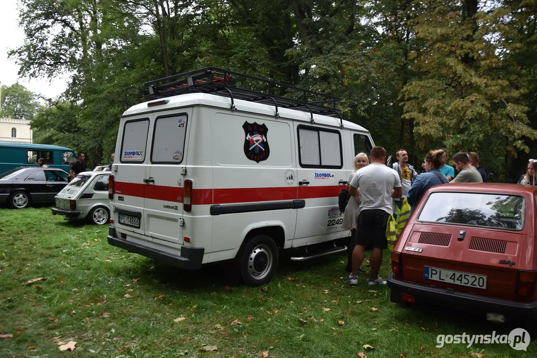 Zlot samochodów retro w Zamku Wielkopolskim w Rokosowie