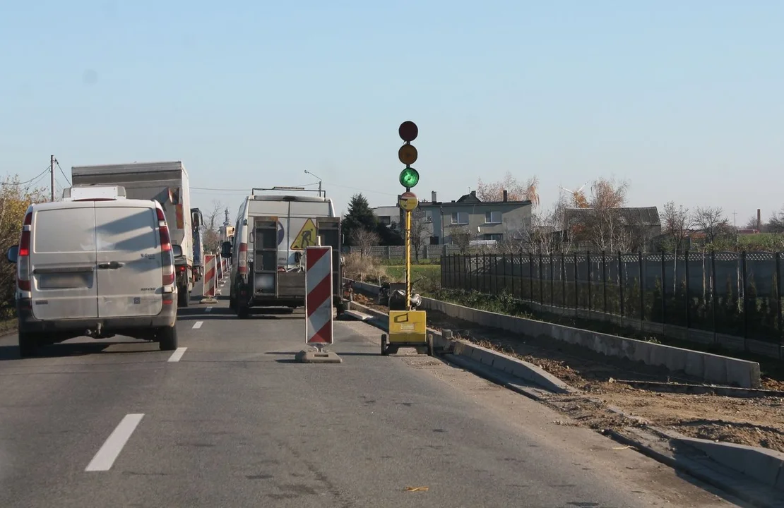 Trwa budowa chodnika w Kowalewie. Będzie też nowe przejście dla pieszych [ZDJĘCIA] - Zdjęcie główne