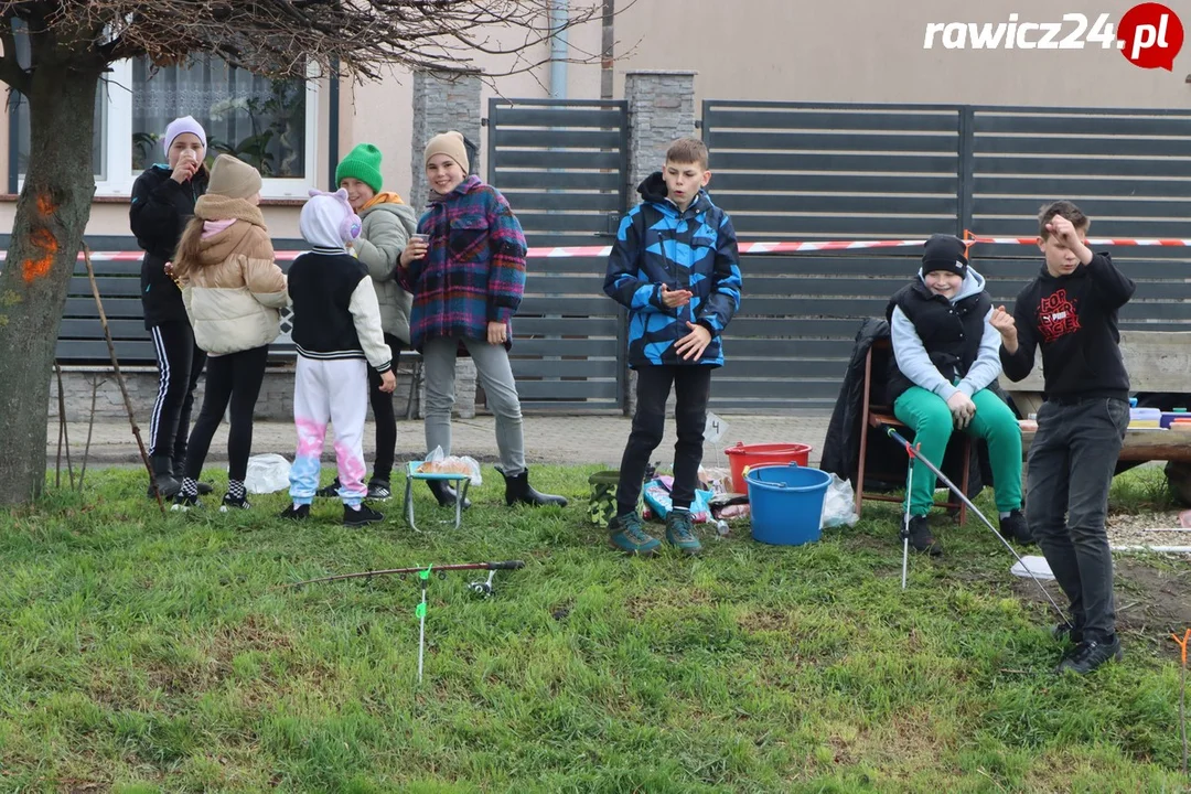 Uczniowie szkoły w Sarnowie łowili ryby