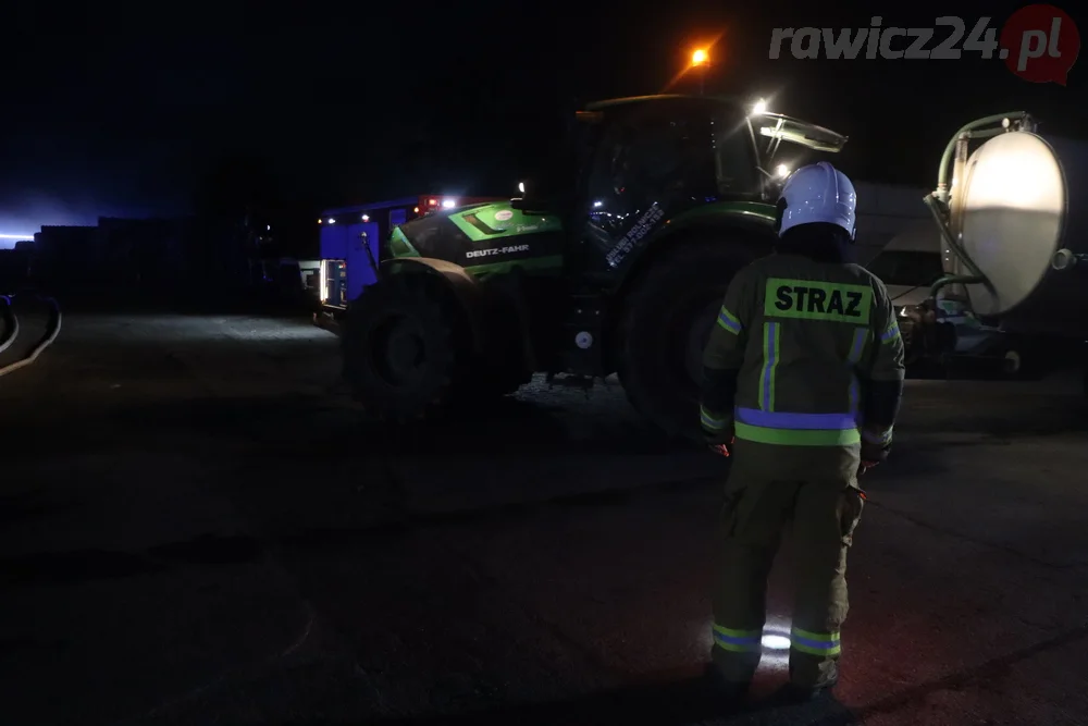 Pożar odpadów na terenie jednej z rawickich firm