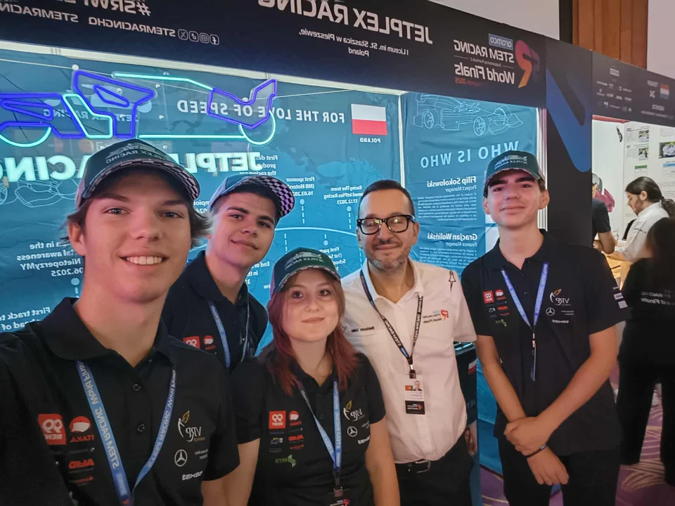 JetPlex Racing z Pleszewa walczy w Singapurze. Jak przebiegał początek finałów STEM Racing 2025? - Zdjęcie główne