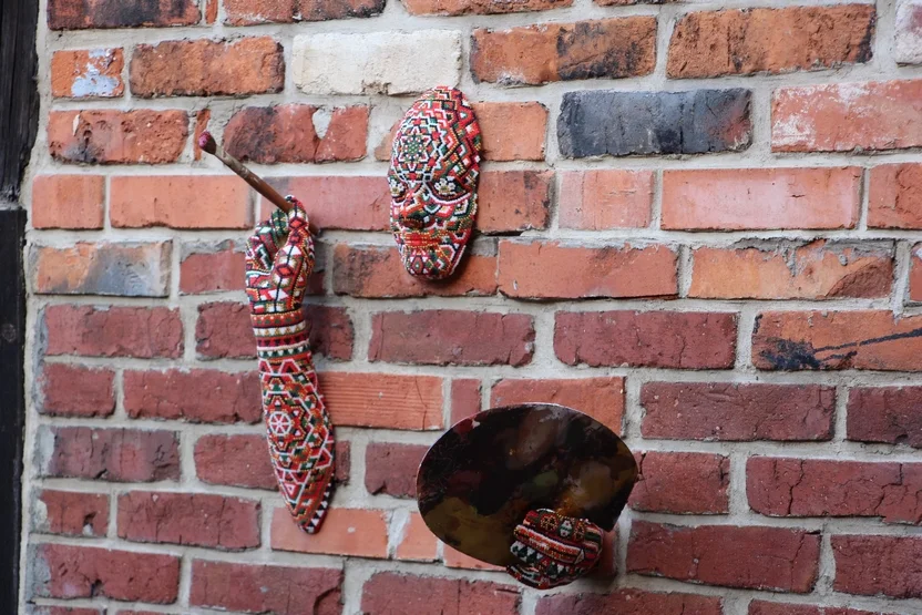"IMMERSED"  - niezwykła rzeźba Marty Hołderny w pleszewskiej Zajezdni Kultury