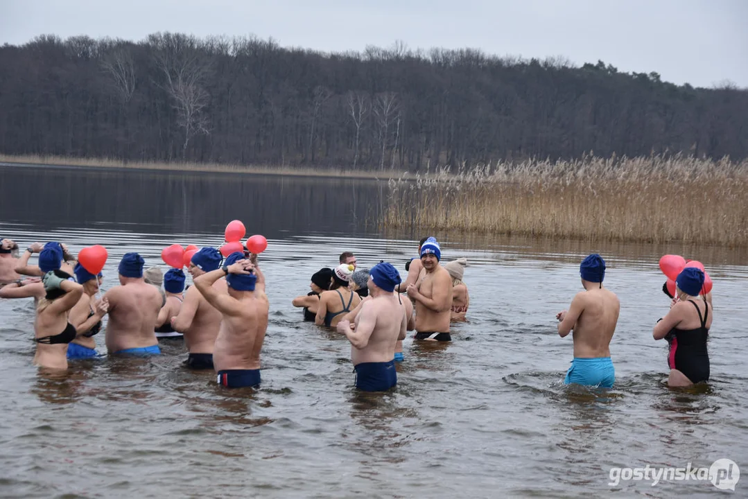 Klub Morsów "Niedźwiedź" Gostyń zorganizował dla WOŚP piknik na plaży jeziora cichowskiego