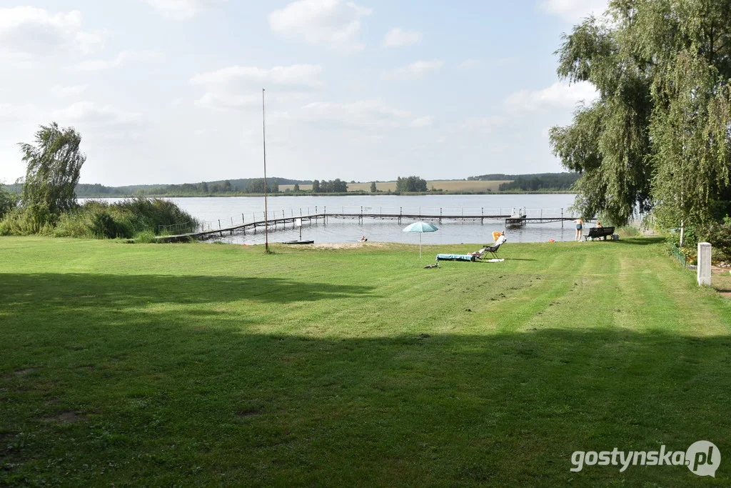 Gostyńska plaża nad jeziorem w Dolsku