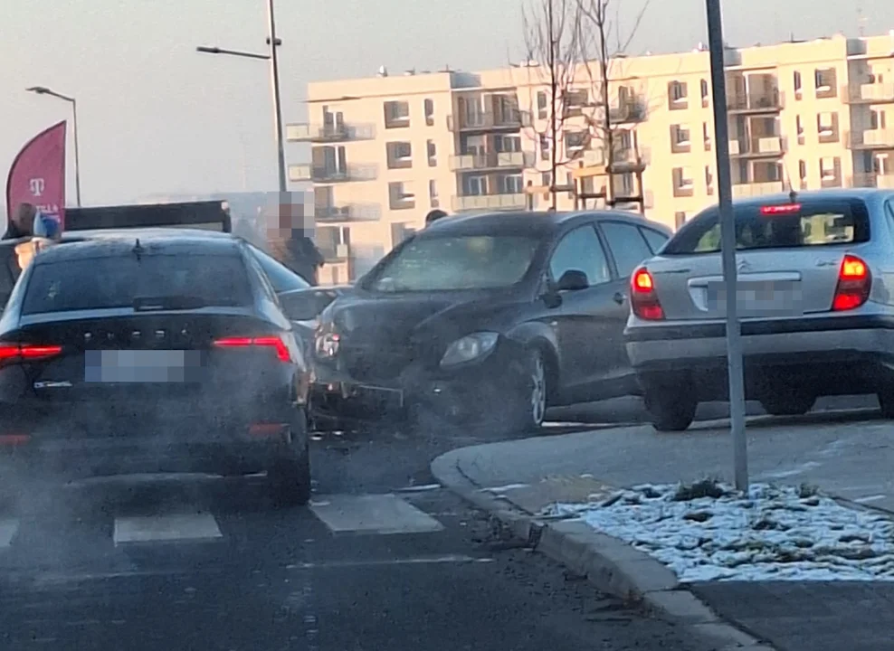 Zderzenie Seata z Suzuki ul. Armii Poznań w Pleszewie. Kto zawinił? [ZDJĘCIA] - Zdjęcie główne