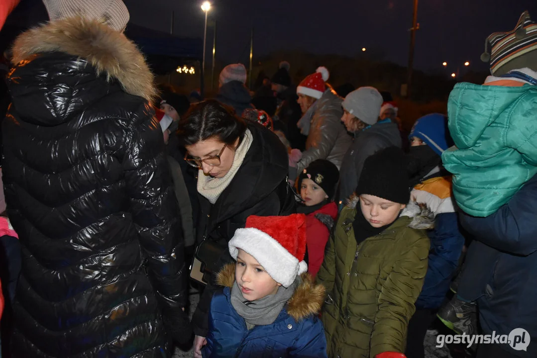 Święty Mikołaj rozdawał prezenty na Osiedlu Prawobrzeżnego Gostynia