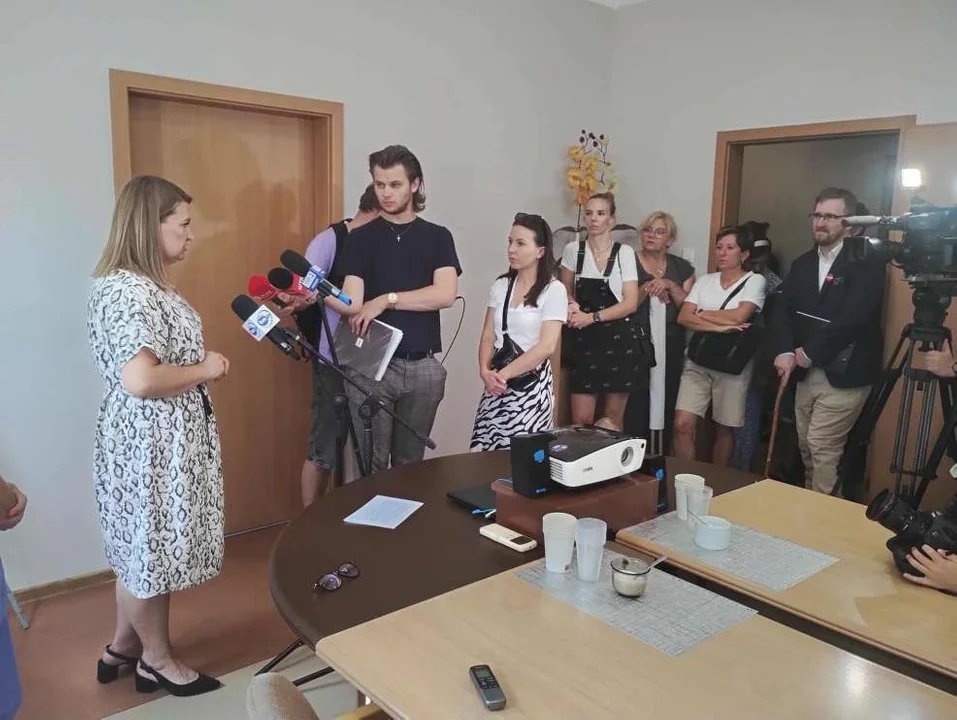 Protest przed Szpitalem Powiatowym w Jarocinie