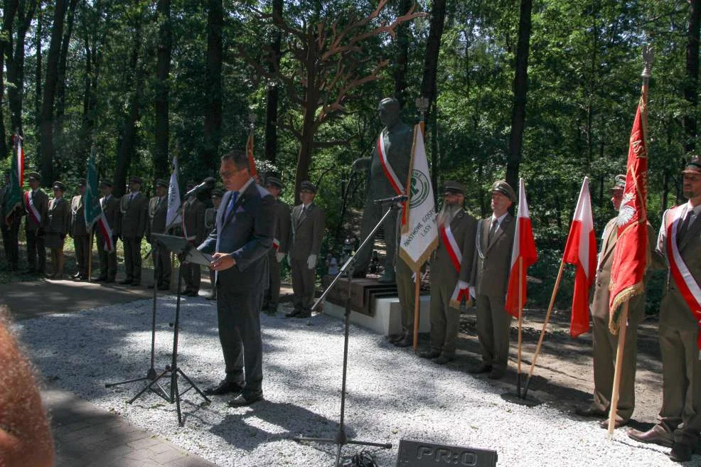 Chcą usunięcia pomnika prof. Jana Szyszko z Jarocina