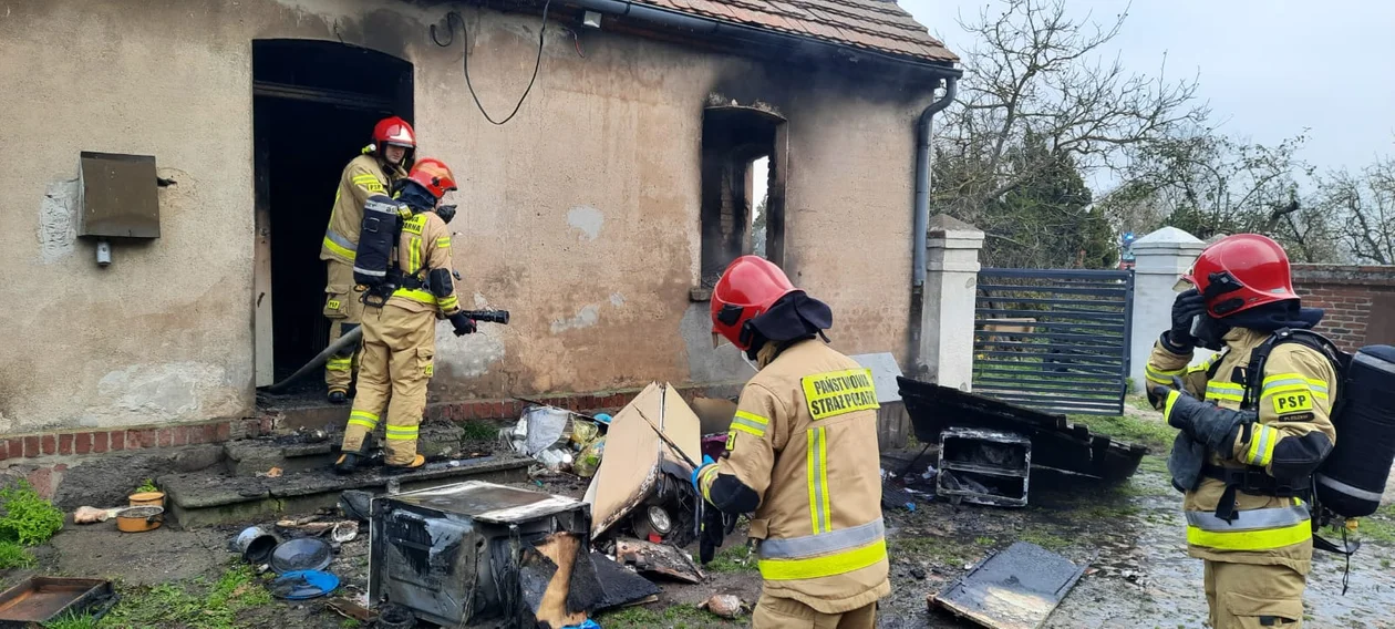 Pożar w Polskich Olędrach. Jedna osoba nie żyje [ZDJĘCIA] - Zdjęcie główne