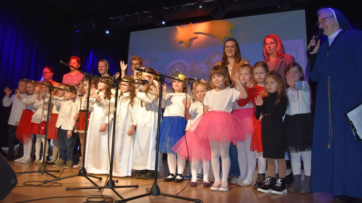 Przedszkolny Przegląd Kolęd i Pastorałek w centrum kultury w Piaskach Wlkp.