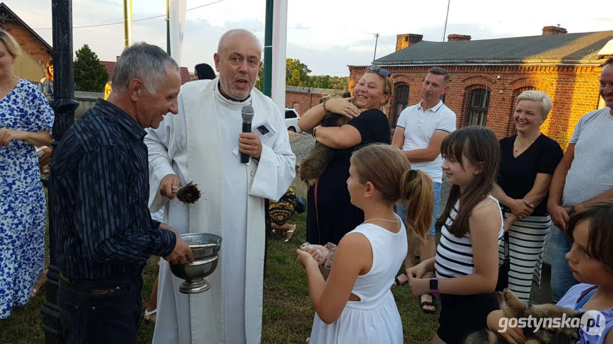 Błogosławieństwo zwierząt domowych w kościele w Starym Gostyniu