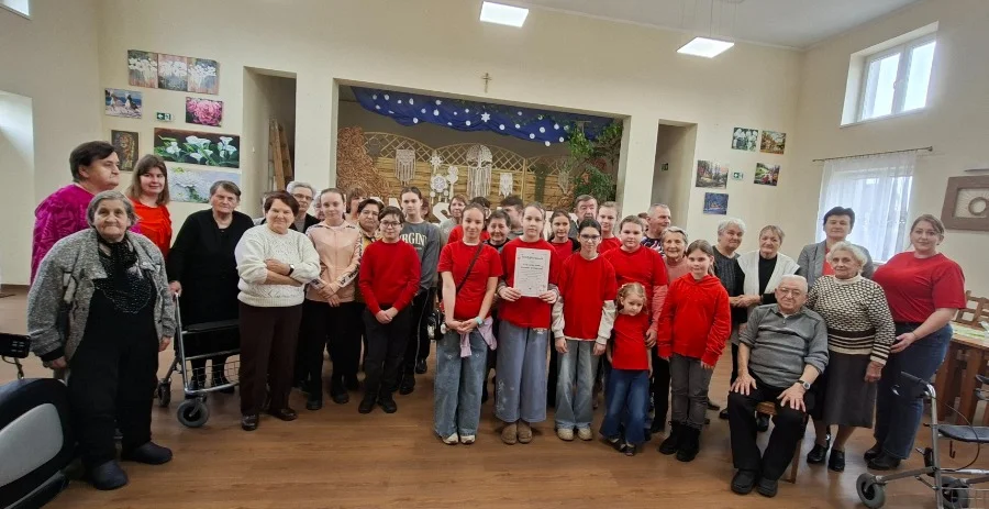 Pamiętali o seniorach. To była międzypokoleniowa lekcja radości! - Zdjęcie główne