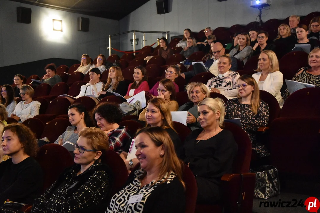 O zdrowiu psychicznym dzieci i młodzieży. W Rawiczu odbyła się konferencja naukowo-szkoleniowa - Zdjęcie główne