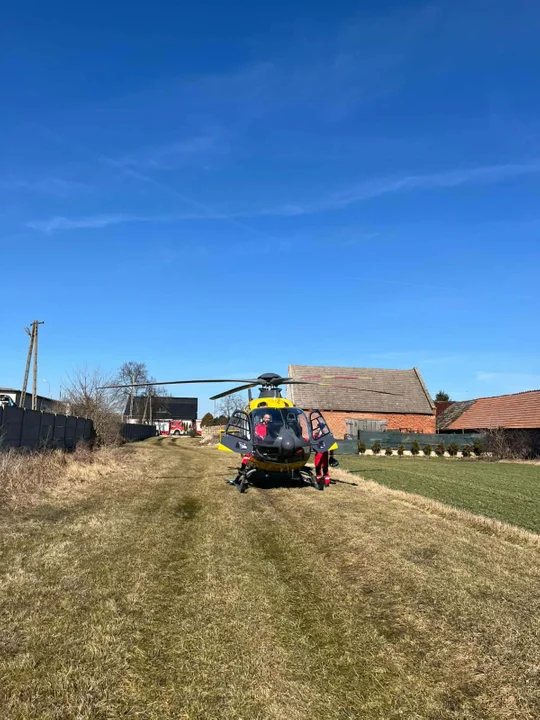 Mężczyzna spadł z drabiny. Interweniowały służby