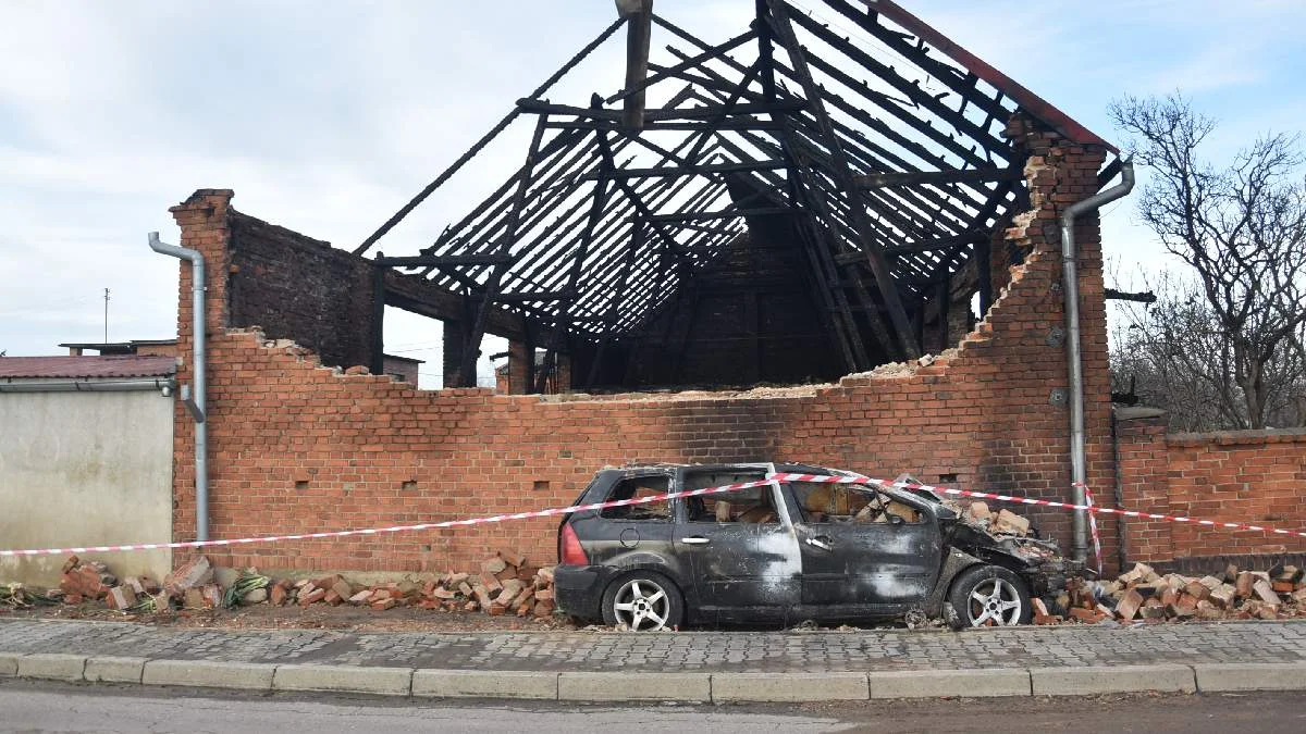 Pożar stodoły w Kuczynie. Kierowca peugeota usłyszał zarzuty