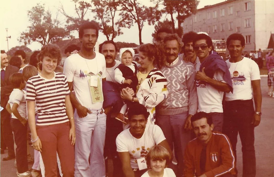 Balowali tutaj prokuratorzy, milicjanci i naczelnicy. Bywali nawet księża. Historia Agry w Raszewach