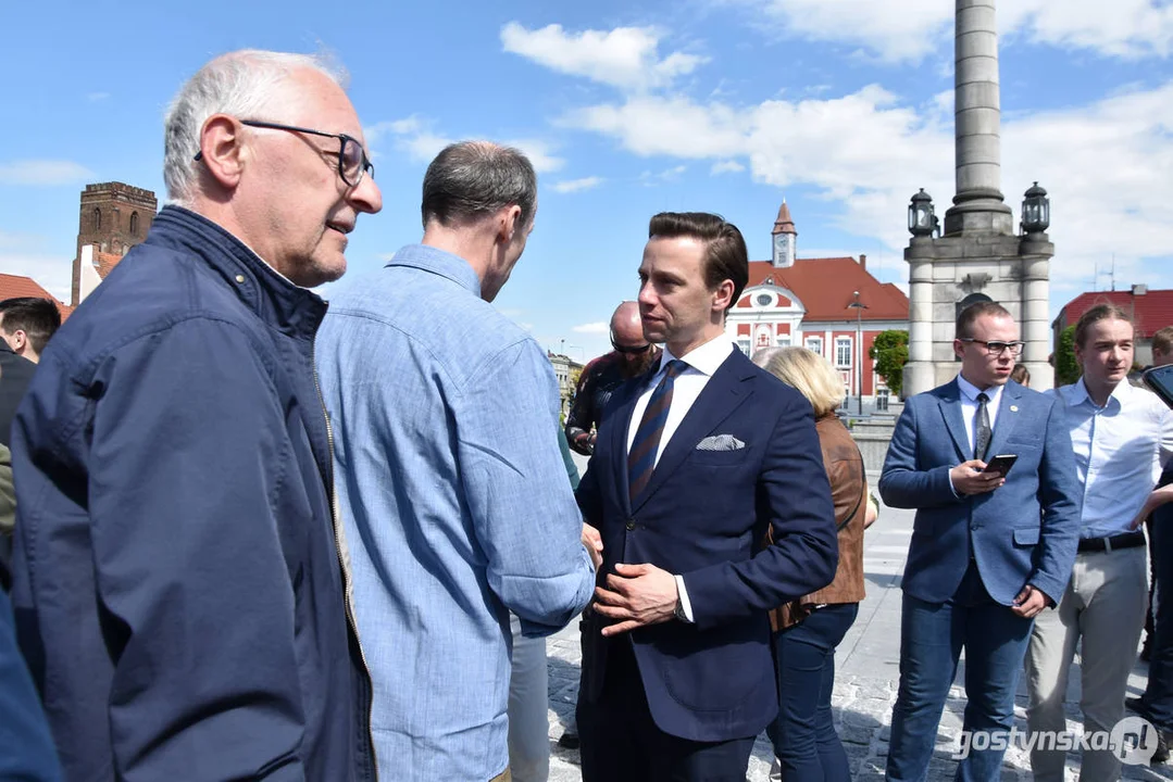 Lider Konfederacji Krzysztof Bosak w Gostyniu spotkał się z mieszkańcami