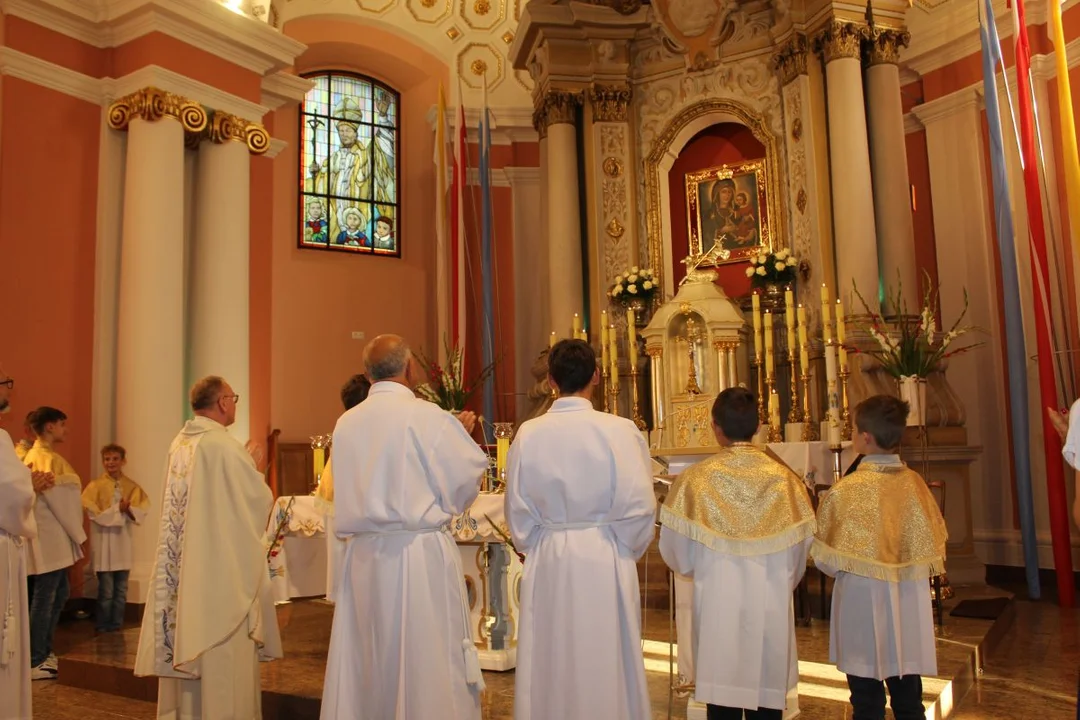 Uroczystość Matki Bożej Cieleckiej w parafii św. Małgorzaty w Cielczy z zawierzeniem KGW z gminy Jarocin