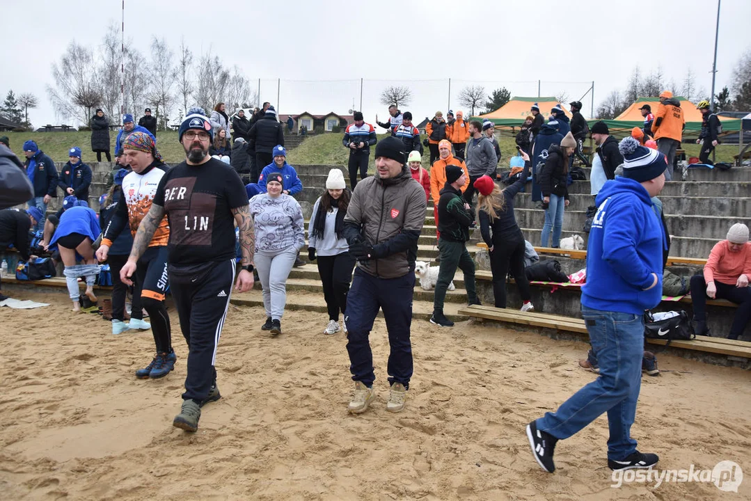 Klub Morsów "Niedźwiedź" Gostyń zorganizował dla WOŚP piknik na plaży jeziora cichowskiego