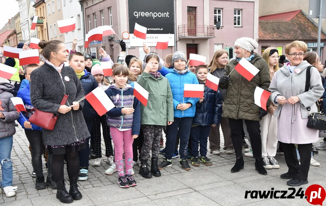 Obchody 11 listopada w rawickiej „jedynce” - hymn i rogale - Zdjęcie główne