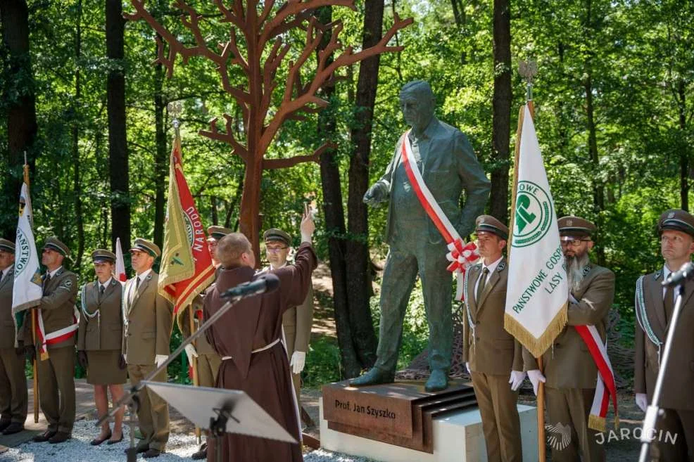 Chcą usunięcia pomnika prof. Jana Szyszko z Jarocina