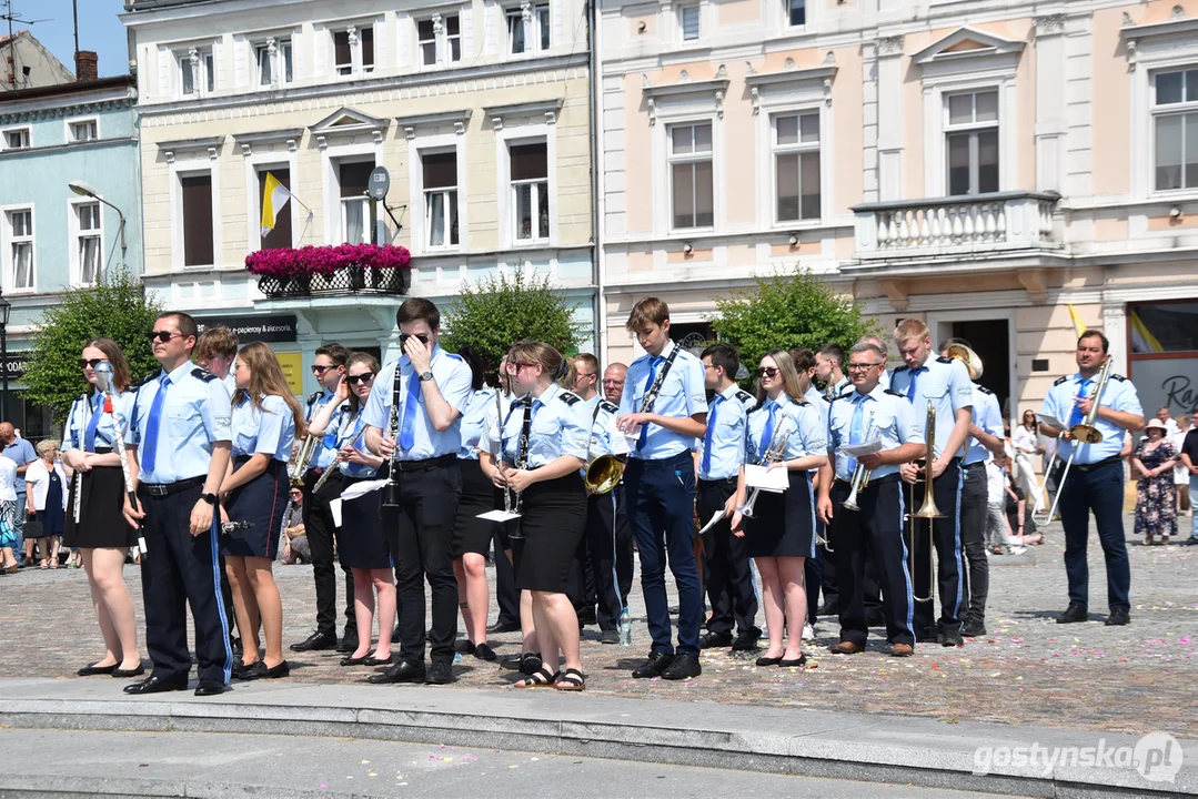 Gostyń - Boże Ciało 2023 - procesja ulicami miasta