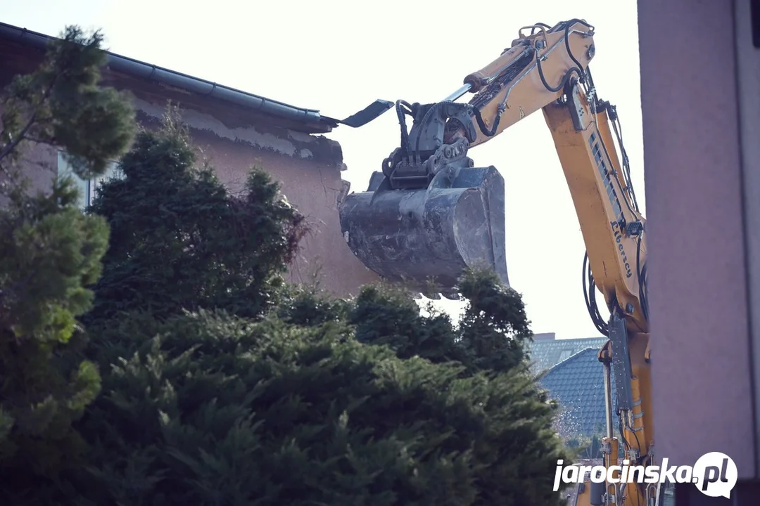 Jarocin. Wyburzają budynek wielorodzinny na ul. Św. Ducha. W tym miejscu powstaną mieszkania wspomagane dla seniorów