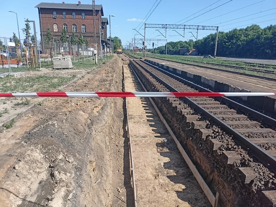 Trwają prace przy remoncie peronu na dworcu w Kowalewie. Do kiedy będą utrudnienia? - Zdjęcie główne