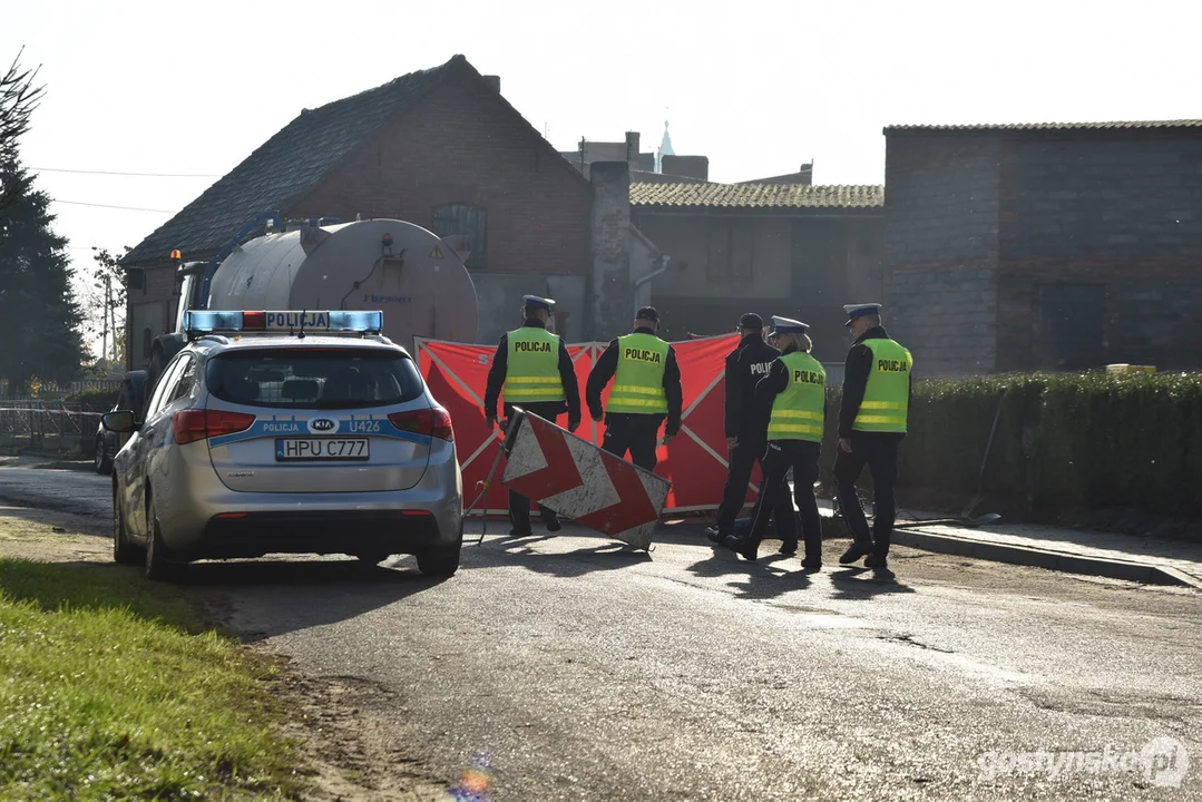 Wypadek śmiertelny w Żytowiecku. Mężczyzna przejechany przez ciągnik