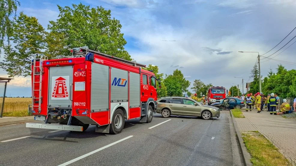 Zderzenie dwóch aut na DK11 w Witaszycach