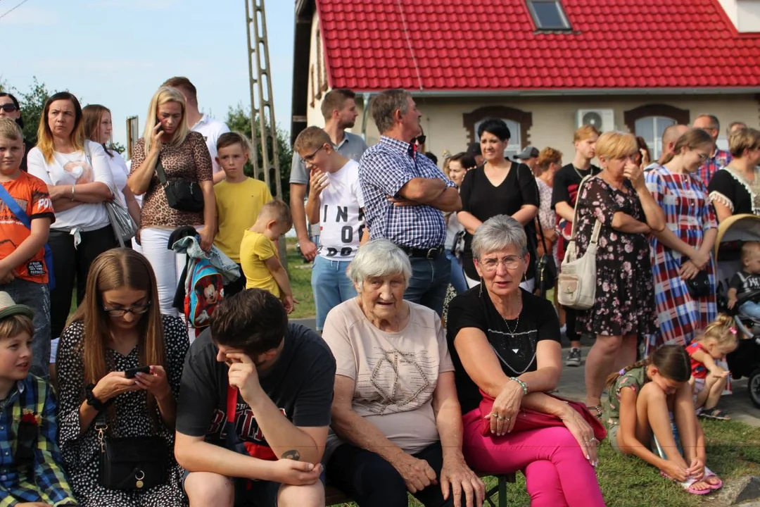 Tłumy na dożynkach wiejskich w Twardowie