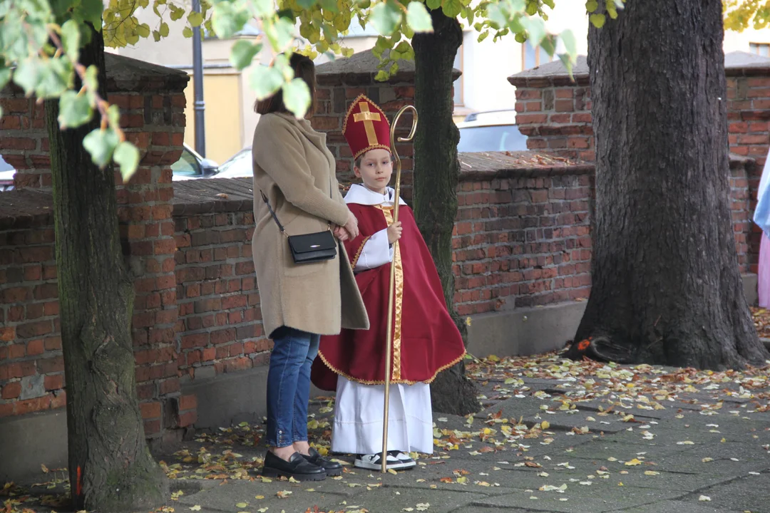 Odpust - Parafia Najświętszego Zbawiciela w Pleszewie. Procesja wszystkich świętych.