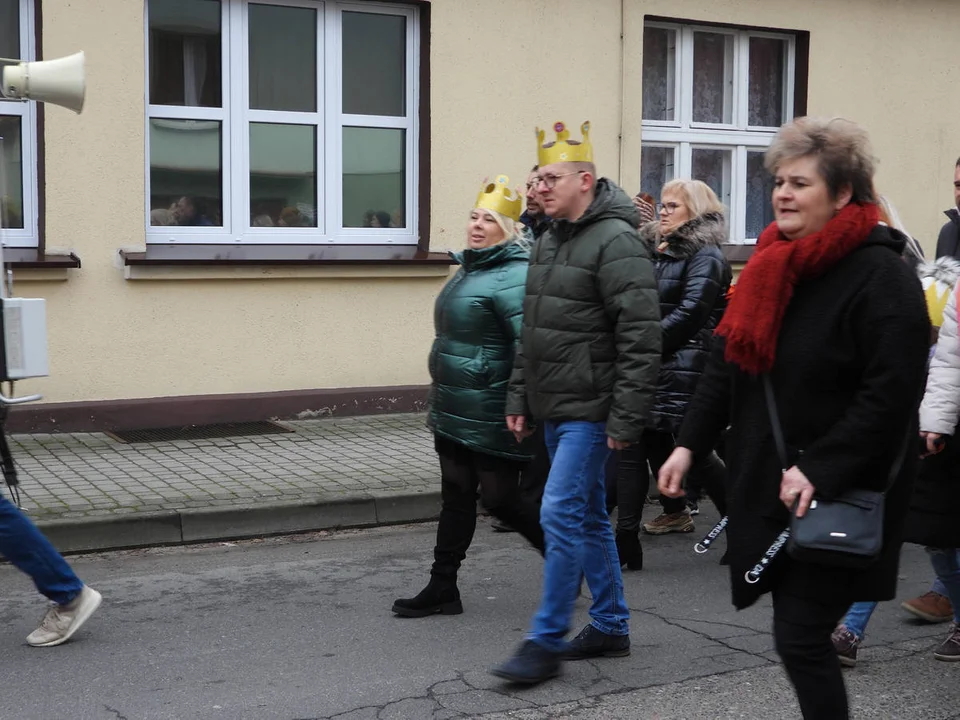 Orszak Trzech Króli i koncert kolęd w kościele w Piaskach Wlkp.