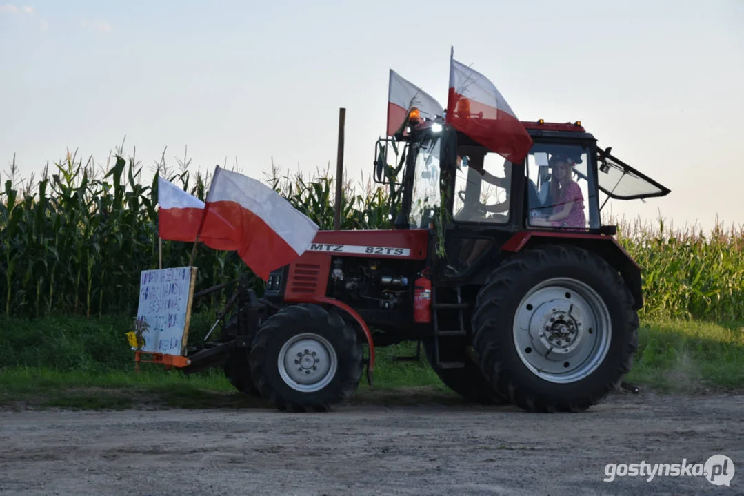 Dożynki 2024 w Skokowie rozpoczął korowód pojazdów rolniczych