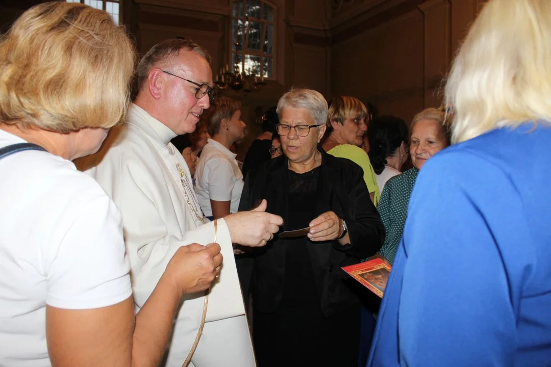 Uroczystość Matki Bożej Cieleckiej w parafii św. Małgorzaty w Cielczy z zawierzeniem KGW z gminy Jarocin