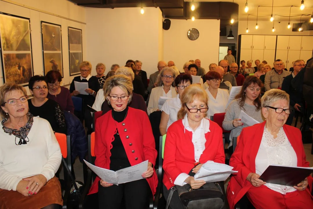 Koncert patriotyczny Chóru Mieszanego im. K. T. Barwickiego i Klubu Społecznego "Jarocino"