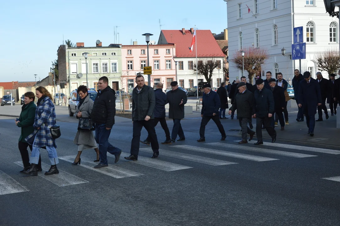 Otwarcie rynku w Jutrosinie z udziałem przedstawicieli samorządów, wojewody i parlamentu