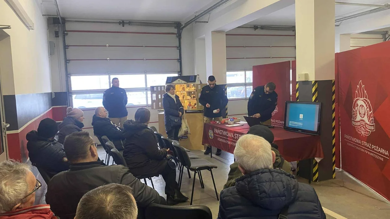 Strażacy ostrzegają przed „cichym zabójcą”. Dziś można odebrać darmowy czujnik [ZDJĘCIA] - Zdjęcie główne