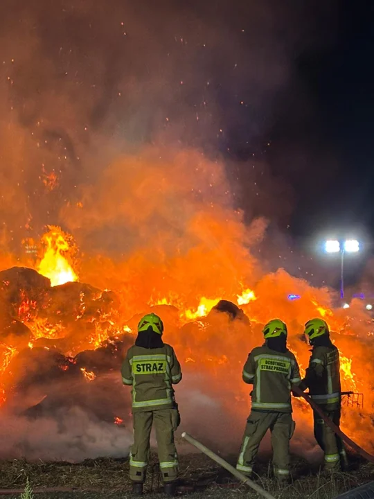 Pożar stogu słomy w Grabianowie. Do zbadania sprawy powołano biegłego