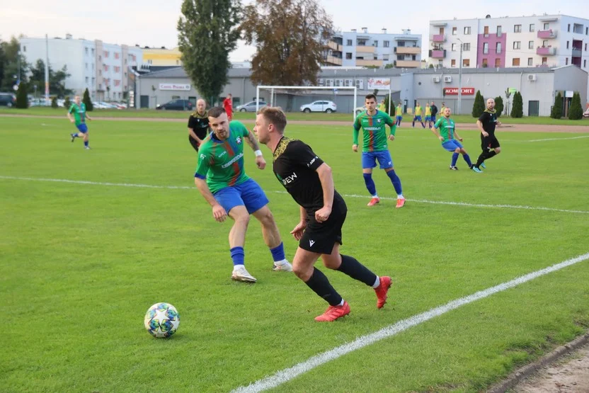 Sarnowianka bez punktów na stadionie przy Spokojnej. Wysoka wygrana gości z Pępowa [FOTO] - Zdjęcie główne