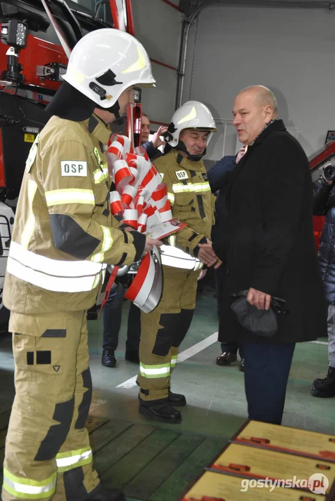 "Ochrzczono" nowy samochód strażacki dla OSP Borek Wlkp. Otrzymał imię "Jan"