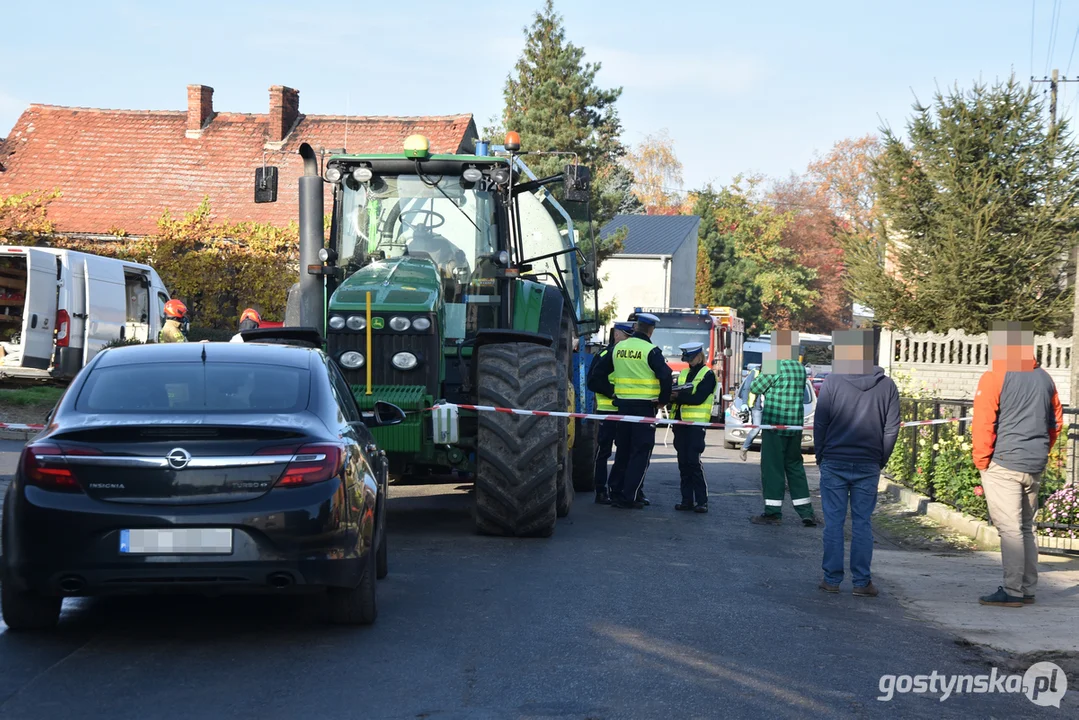 Wypadek śmiertelny w Żytowiecku. Mężczyzna przejechany przez ciągnik