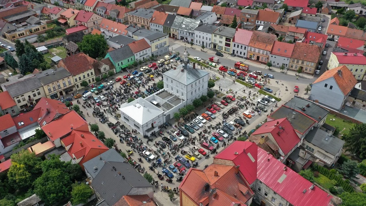 II Motopiknik w Jutrosinie z perspektywy drona