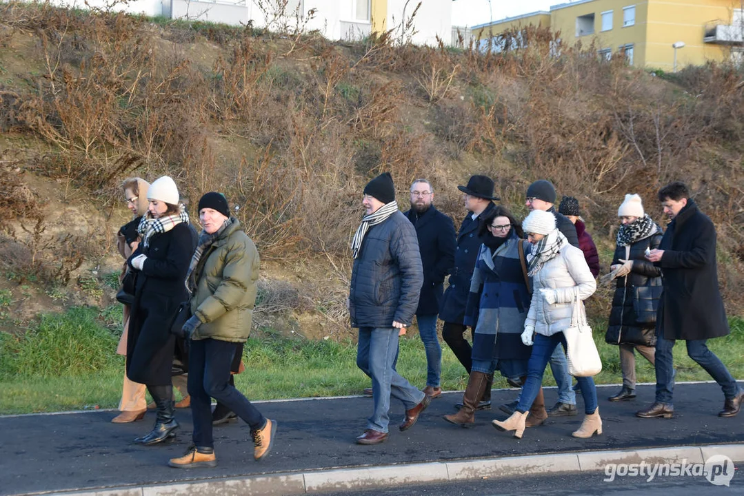 Otwarcie nowej drogi w Gostyniu - spacer samorządowców i mieszkańców