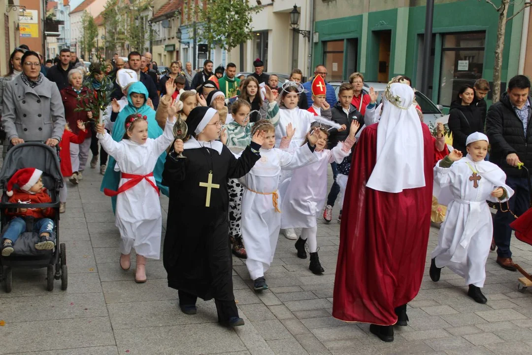 Marsz Wszystkich Świętych w parafii św. Marcina w Jarocinie